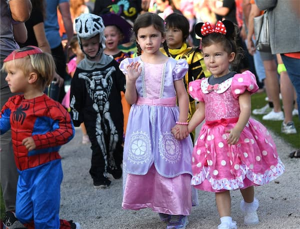 SSES Students in Halloween Outfits